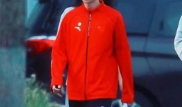 王一博吃瓜爆料最新图片,娱乐圈幕后真相大揭秘